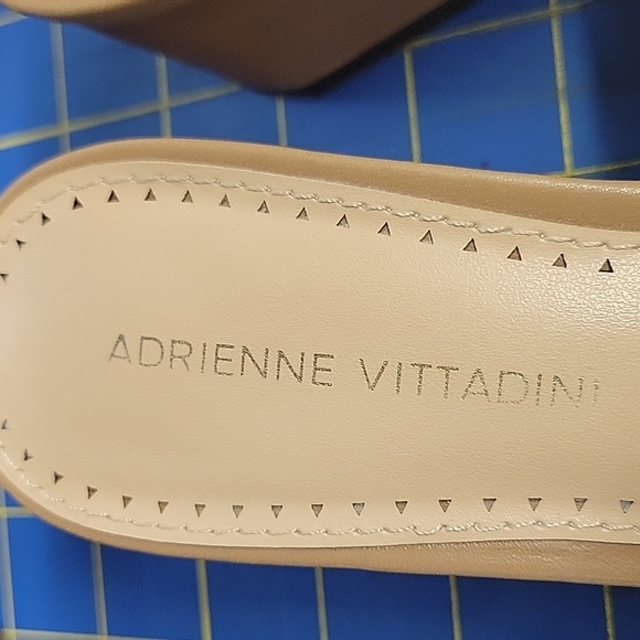 Adrienne Vittadini Tan Slide Fine Leather Upper Sandals 7M AV Asteroid - Picture 3 of 13